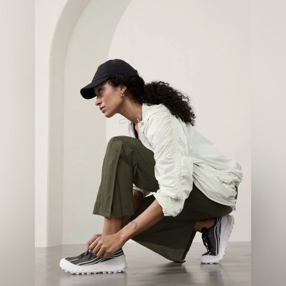 Athleta Trekkie High Rise Parachute Pant, Aspen Olive, Size 8 - Picture 4 of 11